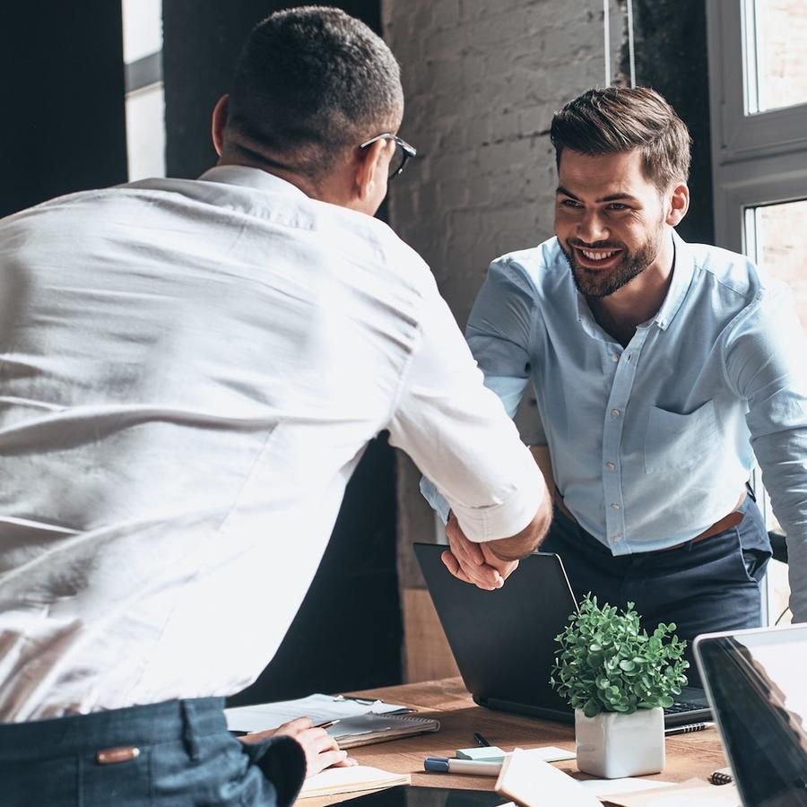 Reunião de consultoria profissional - especialistas da Hooked